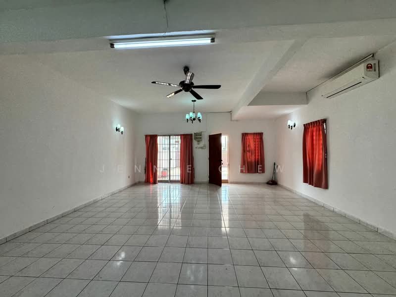 Rumah Teres untuk Dijual di Taman Bayu Perdana (Klang) - Jennie Chew - Living Room - PropertyGuru.com.my