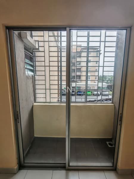 Pangsapuri untuk Dijual di Pangsapuri Akasia (Bandar Botanic) - Loga Raju - Balcony - PropertyGuru.com.my