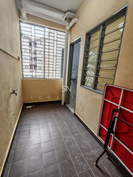 Pangsapuri untuk Dijual di Pangsapuri Akasia (Bandar Botanic) - Loga Raju - Balcony - PropertyGuru.com.my