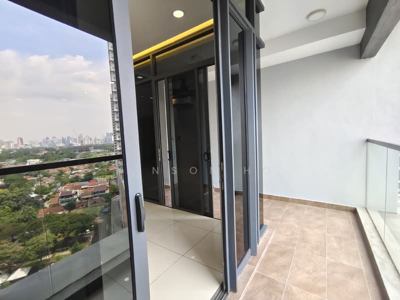 Kondominium untuk Dijual di Bennington Residences @ SkyArena - Kenson Ho - Balcony - PropertyGuru.com.my