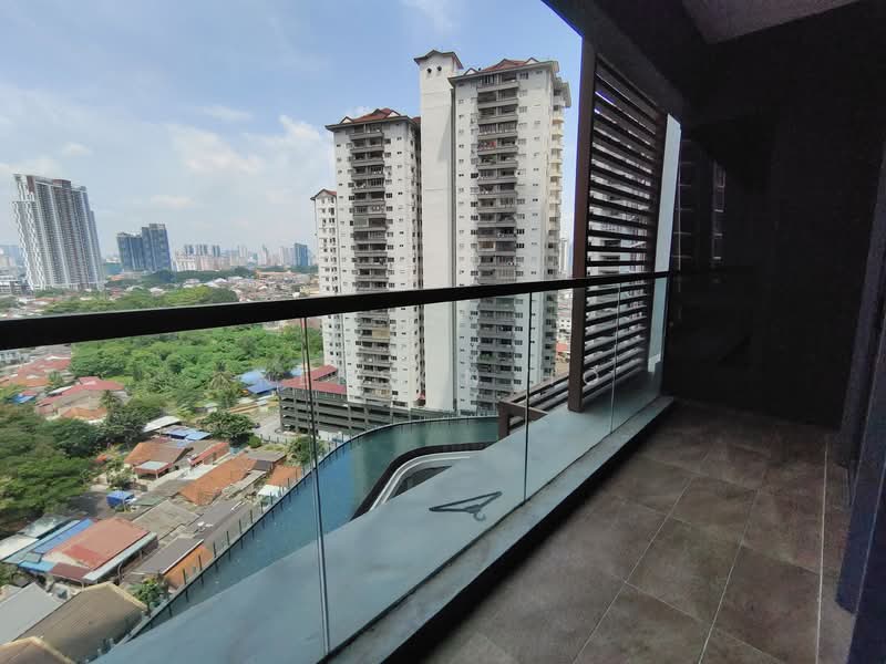 Kondominium untuk Dijual di Bennington Residences @ SkyArena - Kenson Ho - Balcony - PropertyGuru.com.my