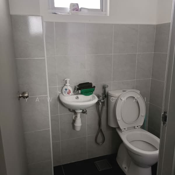Kedai untuk Disewa di Kampung Baru Salak Selatan (Salak South) - Yaw Bon Chai - Bathroom - PropertyGuru.com.my
