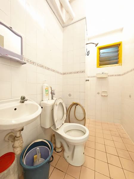 Pangsapuri untuk Dijual di Sri Teratai Apartment - Chow Kok Toong - Bathroom - PropertyGuru.com.my