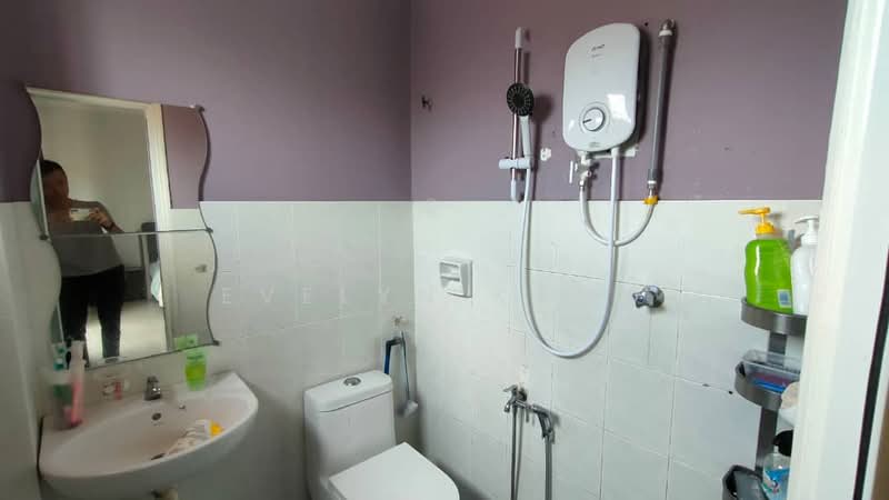 Rumah Teres 2 Tingkat untuk Dijual di Saujana Damansara (Damansara Damai) - Evelyn Khoo - Bathroom - PropertyGuru.com.my