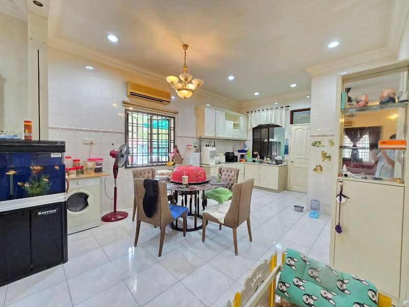 2-storey Terraced House for Sale in Taman Bukit Tiram (Ulu Tiram) - Chris Lee - Kitchen - PropertyGuru.com.my