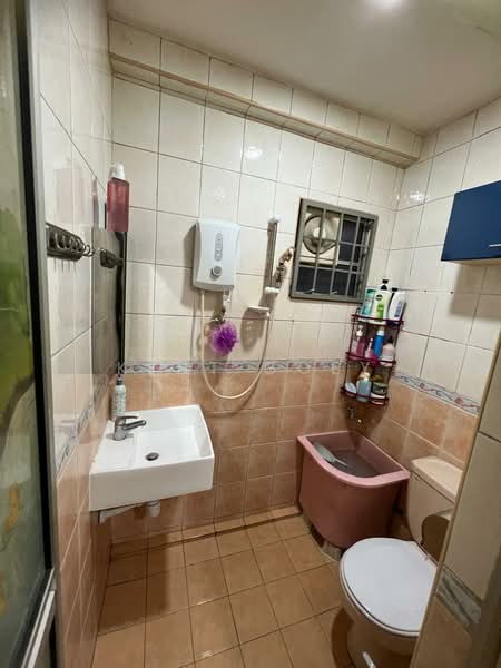 Flat for Sale at Medan Batu Caves - Kent Goey - Bathroom - PropertyGuru.com.my
