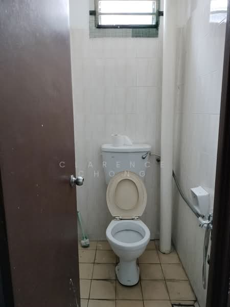 Shop / Office for Rent in Taman Puncak Jalil (Seri Kembangan) - Clarence Chong - Bathroom - PropertyGuru.com.my
