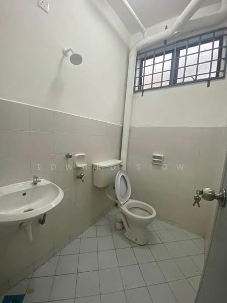 Rumah Teres 2 Tingkat untuk Disewa di Permas Jaya (Johor) - Edward Siow - Bathroom - PropertyGuru.com.my
