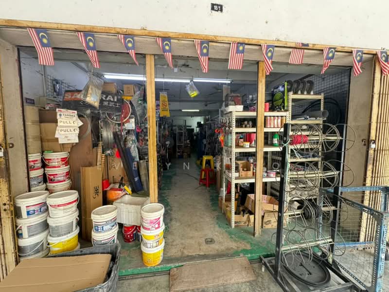 Shop for Sale in Saujana Akasia (Sungai Buloh) - Evelyn Khoo - Entrance - PropertyGuru.com.my