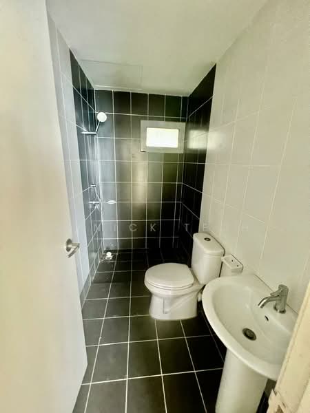Kondominium untuk Dijual di 10 Island Resort - Danick Teoh - Bathroom - PropertyGuru.com.my