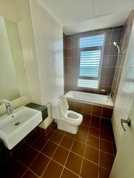 Kondominium untuk Dijual di 10 Island Resort - Danick Teoh - Bathroom - PropertyGuru.com.my
