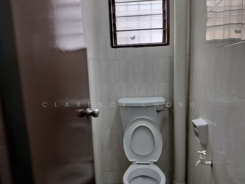 Kedai / Pejabat untuk Disewa di Taman Puncak Jalil (Seri Kembangan) - Clarence Chong - Bathroom - PropertyGuru.com.my