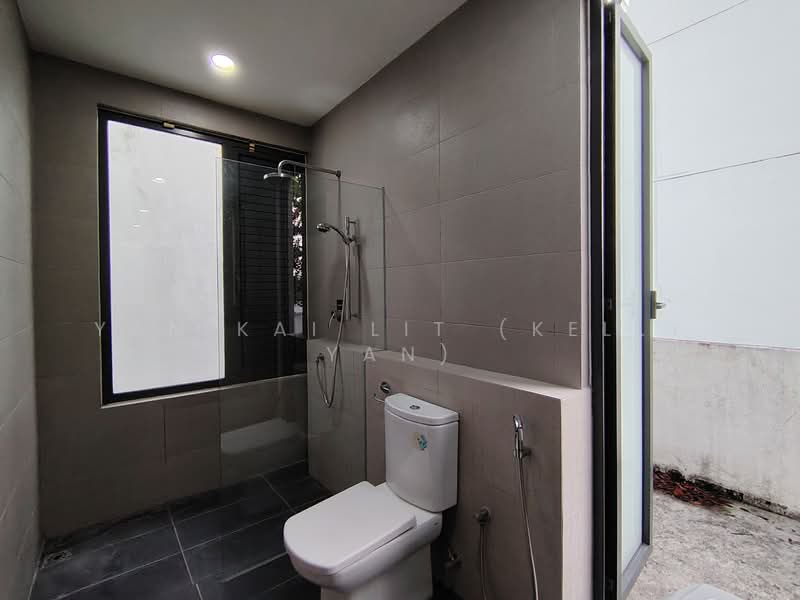 Rumah Banglo untuk Dijual di Ampang Jaya (Ampang) - Yan Kai Lit (Kelly Yan) - 3rd Bedroom en-suite bathroom - PropertyGuru.com.my