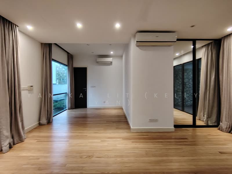 Rumah Banglo untuk Dijual di Ampang Jaya (Ampang) - Yan Kai Lit (Kelly Yan) - Master bedroom en-suite walk-in wardrobe - PropertyGuru.com.my