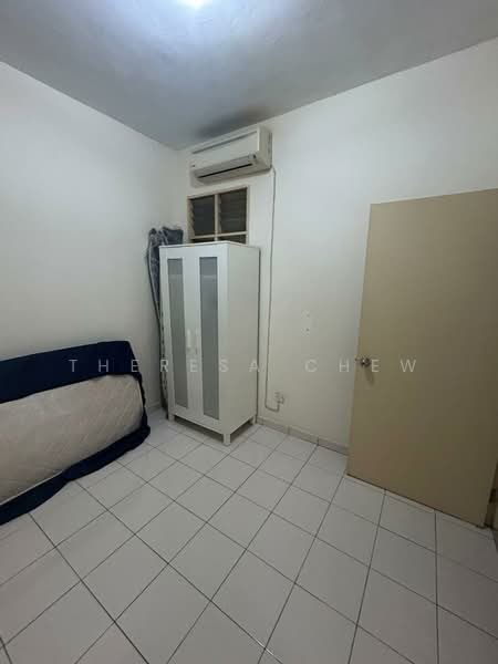 Pangsapuri untuk Dijual di Pangsapuri Lagoon Perdana - Theresa Chew - Bedroom - PropertyGuru.com.my