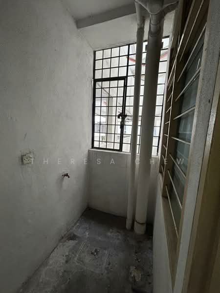Pangsapuri untuk Dijual di Pangsapuri Lagoon Perdana - Theresa Chew - Balcony - PropertyGuru.com.my