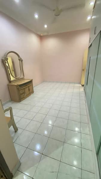 Rumah Teres 1 Tingkat untuk Dijual di Taman Pelangi Indah (Ulu Tiram) - Jeff Lee - Bedroom - PropertyGuru.com.my
