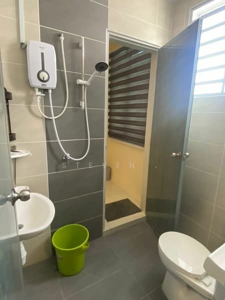 2-storey Terraced House for Sale in Medan Klebang Mewah (Chemor) - Steven . - Bathroom - PropertyGuru.com.my