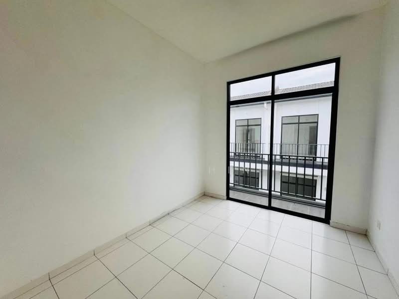 Rumah Teres 2 Tingkat untuk Dijual di Eco Grandeur (Puncak Alam) - TK Chin - PropertyGuru.com.my