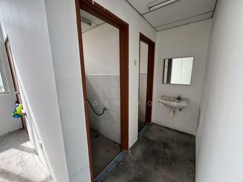 Kedai untuk Disewa di Mutiara Rini (Skudai) - Kayden Voon - Bathroom - PropertyGuru.com.my