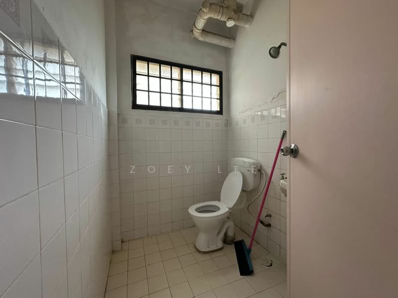 Pangsapuri untuk Dijual di Ria 2 Apartment - Zoey Lee - Bathroom - PropertyGuru.com.my