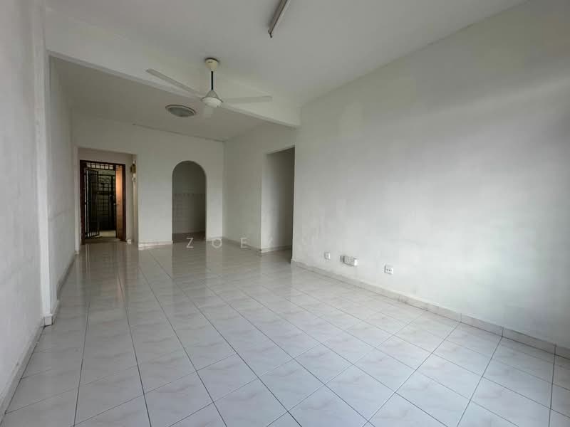 Pangsapuri untuk Dijual di Ria 2 Apartment - Zoey Lee - Living Room - PropertyGuru.com.my
