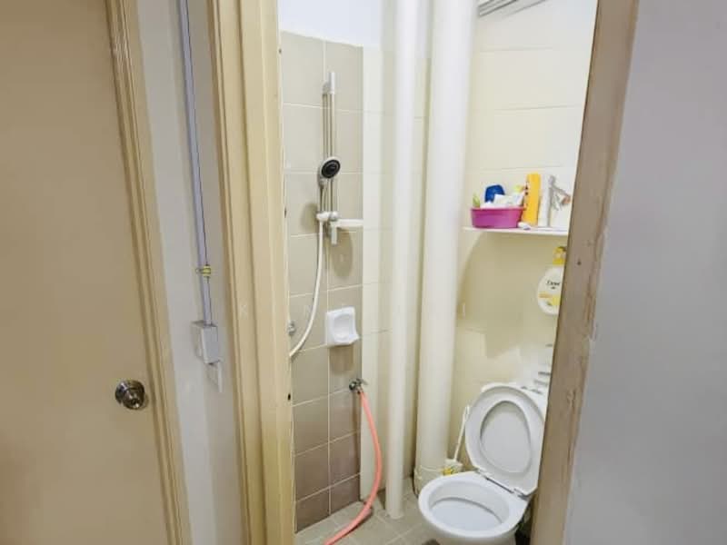 Pangsapuri untuk Dijual di Idaman Lavender 3 - Kent Lai - Bathroom - PropertyGuru.com.my