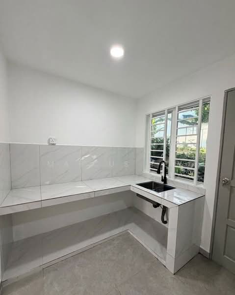 1-storey Terraced House for Sale in Taman Universiti (Skudai) - Marcus Tey - Kitchen - PropertyGuru.com.my