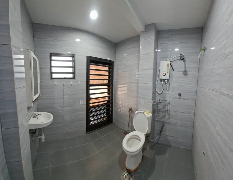 2-storey Terraced House for Rent in Bukit Beruntung (Selangor) - Tris Jong - Bathroom - PropertyGuru.com.my
