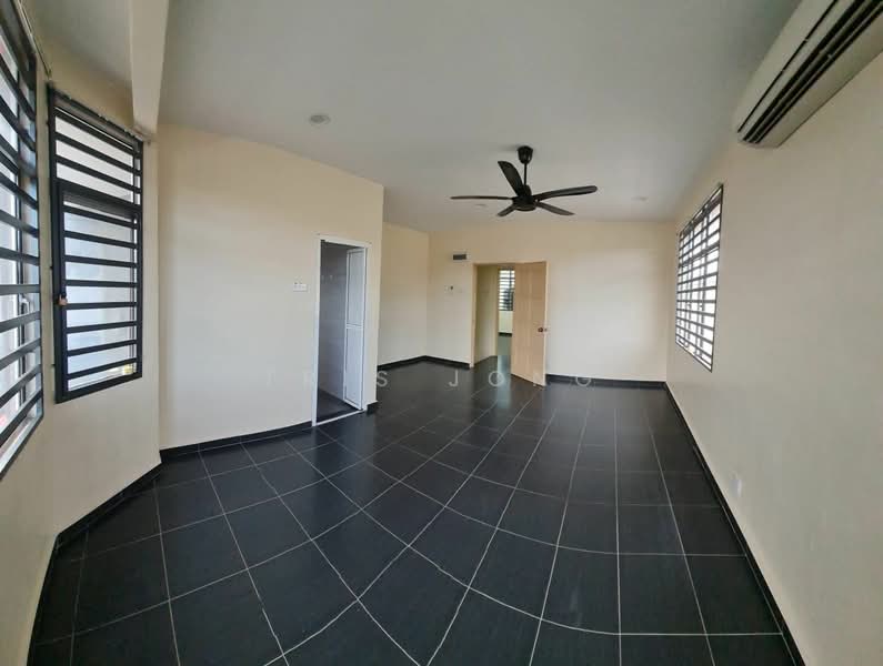 2-storey Terraced House for Rent in Bukit Beruntung (Selangor) - Tris Jong - Living Room - PropertyGuru.com.my