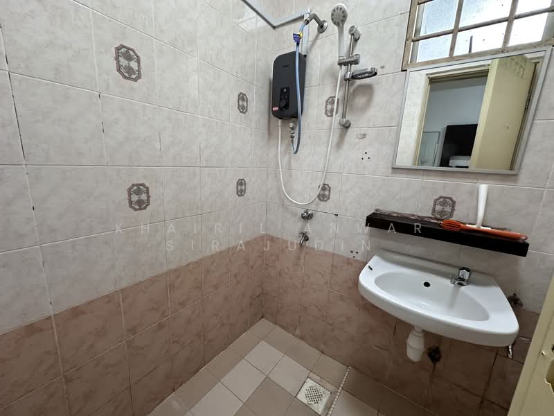 Condominium for Rent at De Rozelle - Khairil Anwar Sirajudin - Bathroom - PropertyGuru.com.my