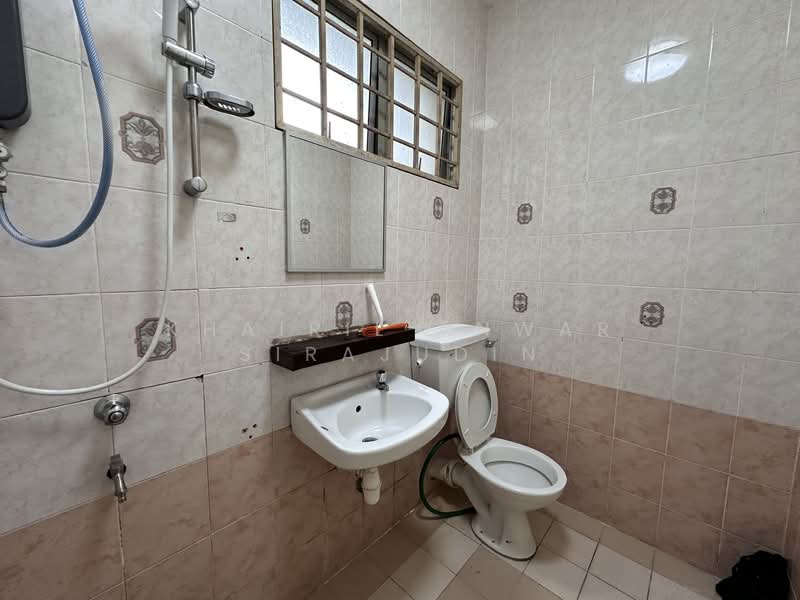 Condominium for Rent at De Rozelle - Khairil Anwar Sirajudin - Bathroom - PropertyGuru.com.my