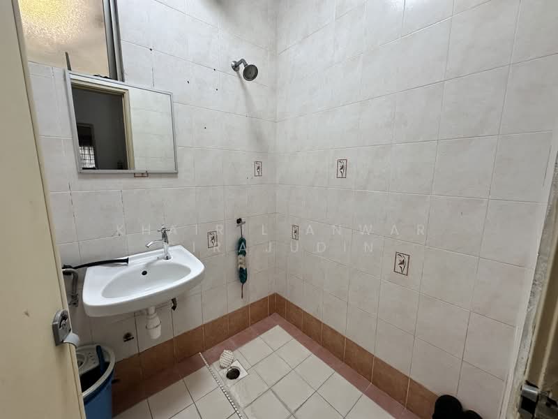 Condominium for Rent at De Rozelle - Khairil Anwar Sirajudin - Bathroom - PropertyGuru.com.my