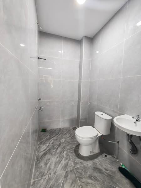 Rumah Teres 1 Tingkat untuk Dijual di Taman Perling (Perling) - Ah Bee - Bathroom - PropertyGuru.com.my