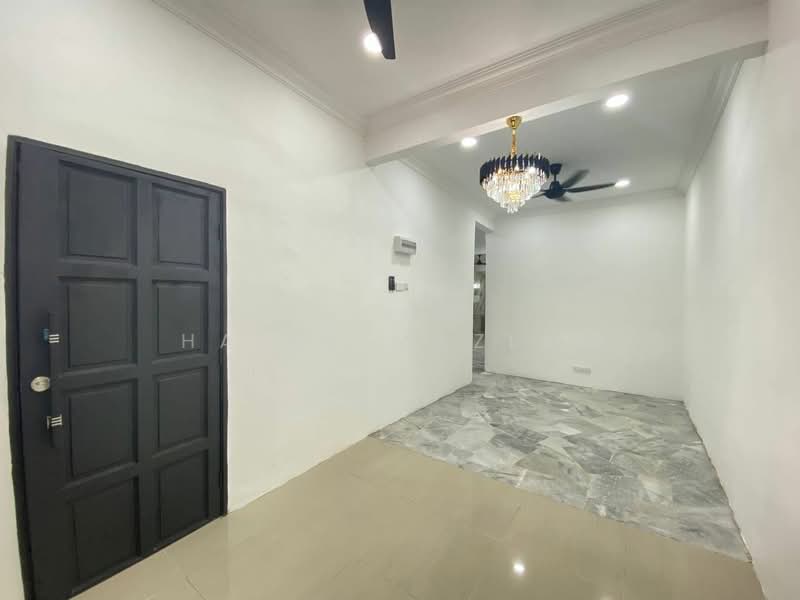 1-storey Terraced House for Sale in Taman Meru Indah (Kapar) - Halim Mazlan - Entrance - PropertyGuru.com.my