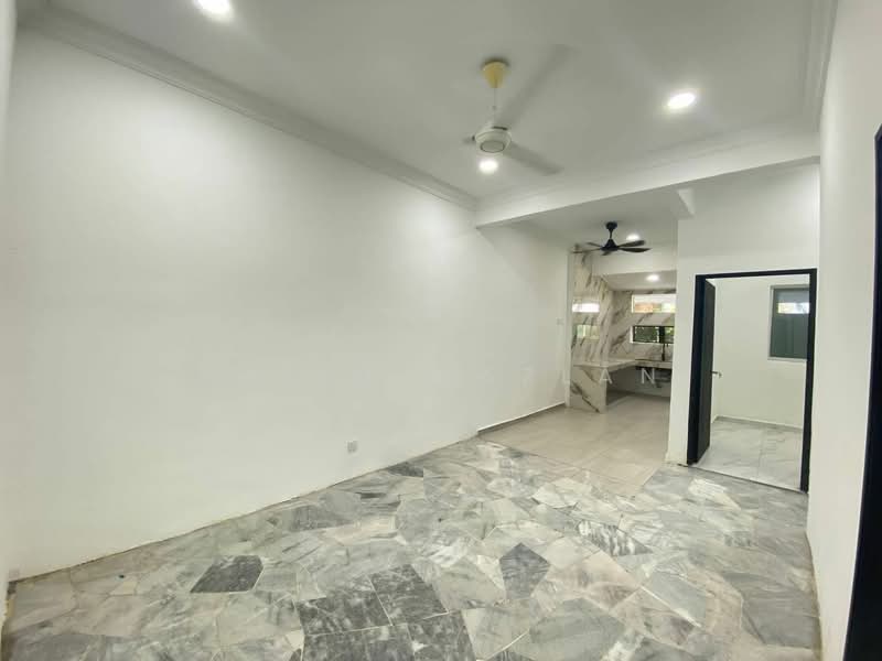 1-storey Terraced House for Sale in Taman Meru Indah (Kapar) - Halim Mazlan - Living Room - PropertyGuru.com.my