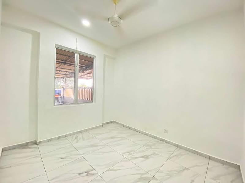 1-storey Terraced House for Sale in Taman Meru Indah (Kapar) - Halim Mazlan - Bedroom - PropertyGuru.com.my