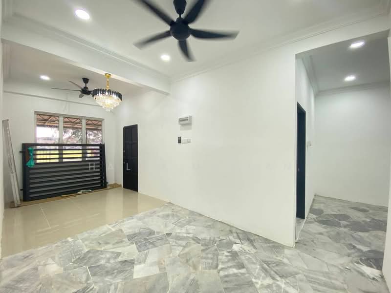 1-storey Terraced House for Sale in Taman Meru Indah (Kapar) - Halim Mazlan - Living Room - PropertyGuru.com.my