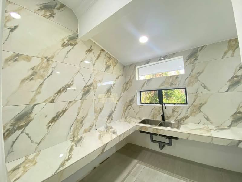 1-storey Terraced House for Sale in Taman Meru Indah (Kapar) - Halim Mazlan - Kitchen - PropertyGuru.com.my