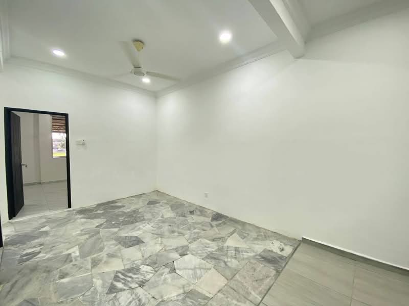 1-storey Terraced House for Sale in Taman Meru Indah (Kapar) - Halim Mazlan - Bedroom - PropertyGuru.com.my