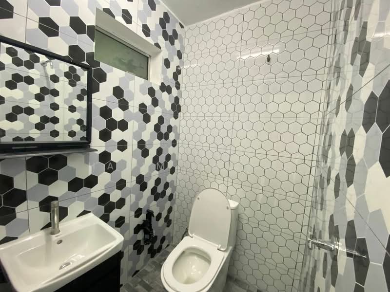 1-storey Terraced House for Sale in Taman Meru Indah (Kapar) - Halim Mazlan - Bathroom - PropertyGuru.com.my
