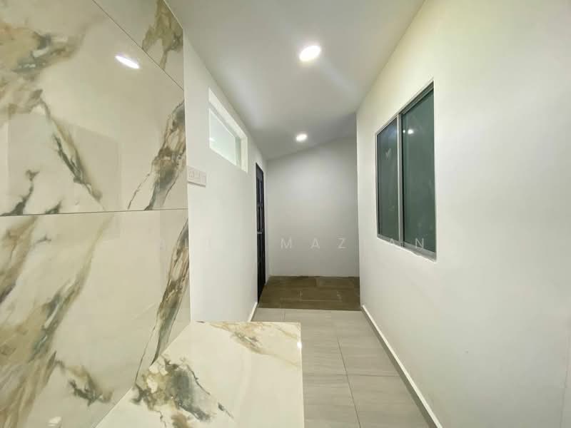1-storey Terraced House for Sale in Taman Meru Indah (Kapar) - Halim Mazlan - Corridor - PropertyGuru.com.my