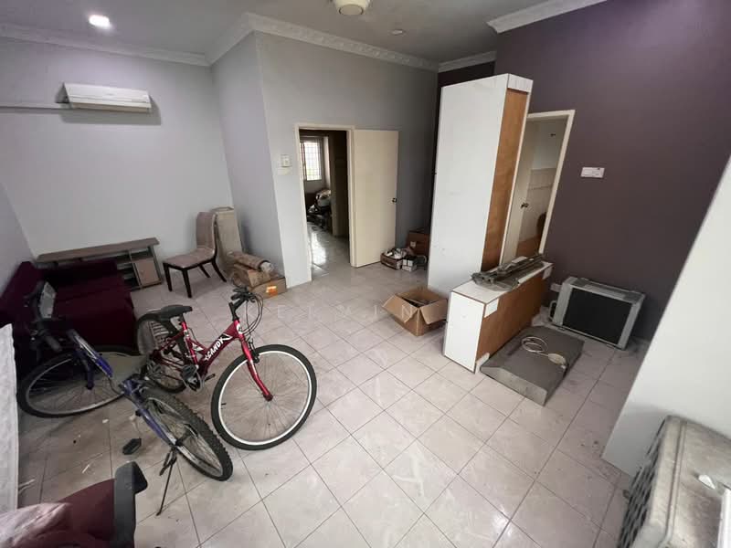 2-storey Terraced House for Sale in Taman Desa Mas (Rawang) - Kelvin . - Living Room - PropertyGuru.com.my