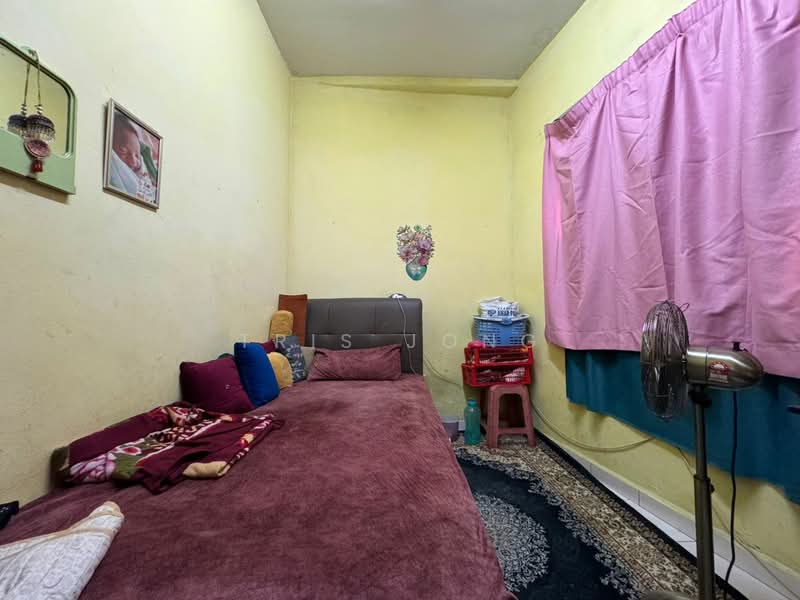 Rumah Flat untuk Dijual di Taman Rawang Mutiara - Tris Jong - Bedroom - PropertyGuru.com.my