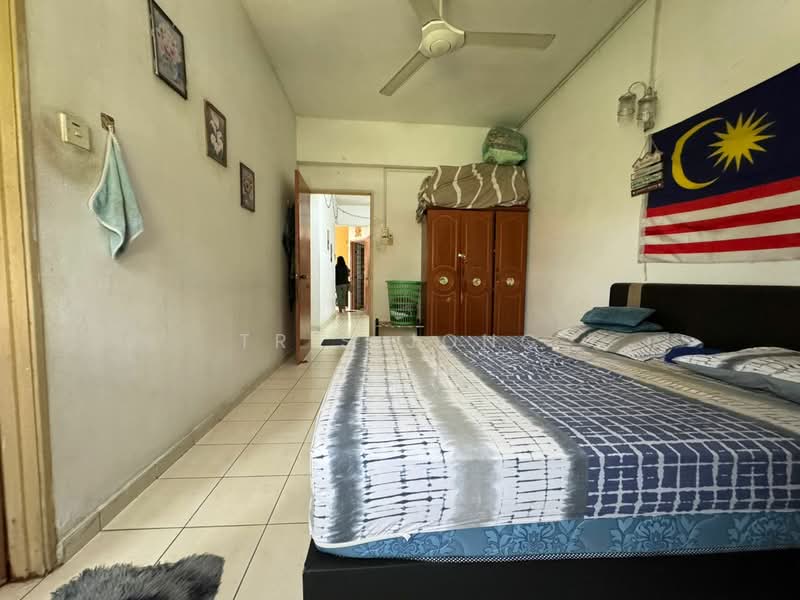 Rumah Flat untuk Dijual di Taman Rawang Mutiara - Tris Jong - Bedroom - PropertyGuru.com.my