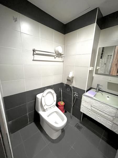 Condominium for Sale at Paradesa Tropika II - Peng Kiat Tang - Bathroom - PropertyGuru.com.my