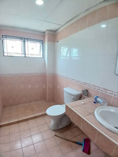 Rumah Teres 2 Tingkat untuk Disewa di Taman Megah Kepong (Kepong) - Crystal Lum - Bathroom - PropertyGuru.com.my