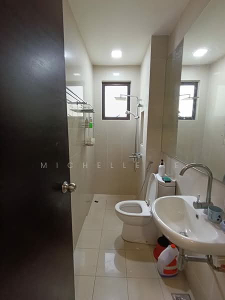 Rumah Berkembar untuk Dijual di Leisure Farm (Gelang Patah) - Michelle He - Bathroom - PropertyGuru.com.my