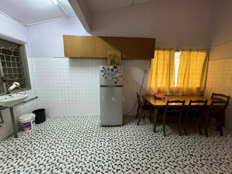 Rumah Teres 1 Tingkat untuk Disewa di Taman Cuepacs (Kepong) - Crystal Lum - Kitchen - PropertyGuru.com.my
