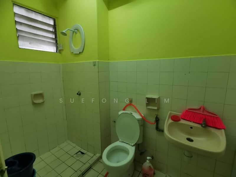 Kondominium untuk Dijual di Sri Lata @ Desa Petaling - Suefong Lim - Bathroom - PropertyGuru.com.my
